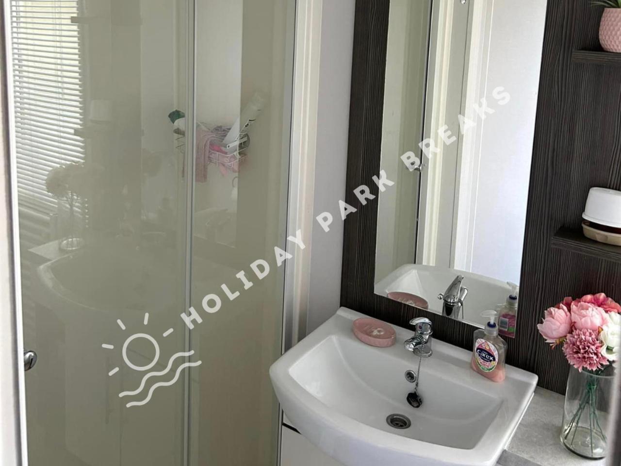 Luxury 2 Bedroom At Seal Bay Resort Selsey Exterior photo