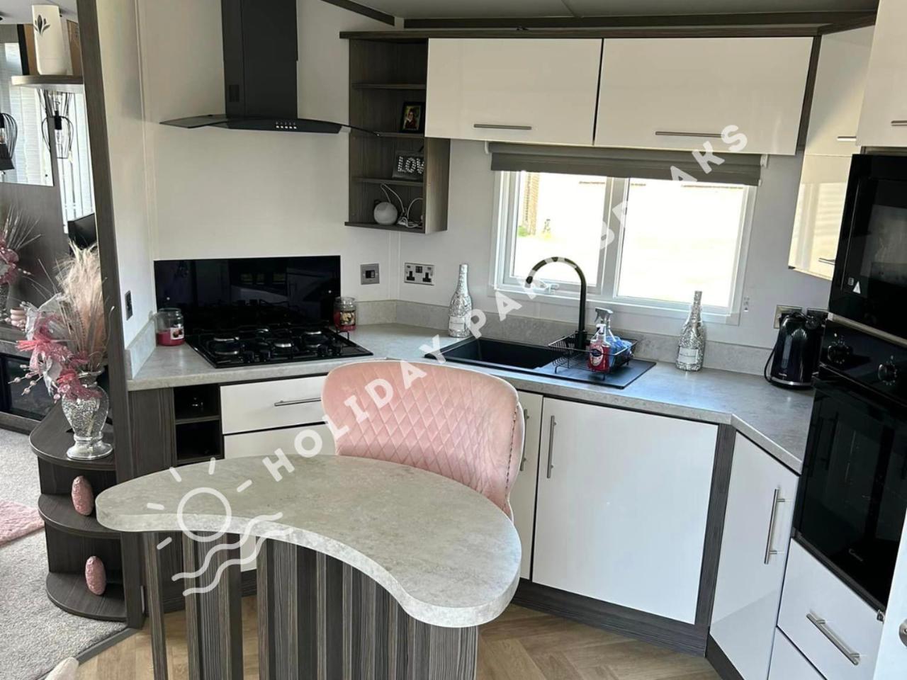 Luxury 2 Bedroom At Seal Bay Resort Selsey Exterior photo