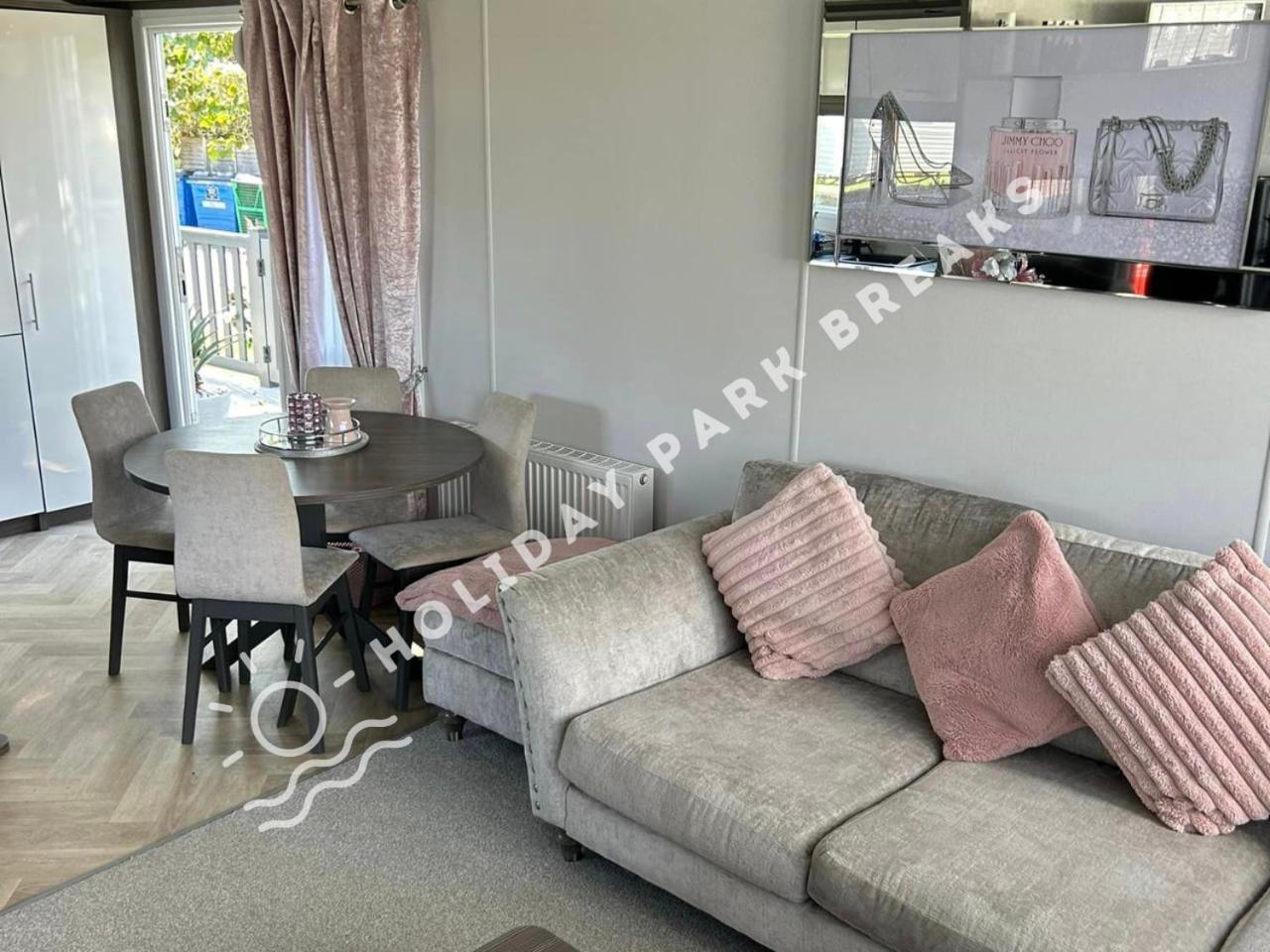 Luxury 2 Bedroom At Seal Bay Resort Selsey Exterior photo
